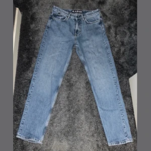 Karve Jeans - Säljer mina jenas då jag har vuxit ur dem. Mycket bra skick!