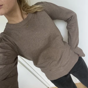 Brun stickad  - Tunnstickad tröja från saint tropez