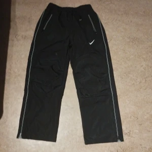 Nike byxor - Nike byxor, byxorna är andvända två gånger 