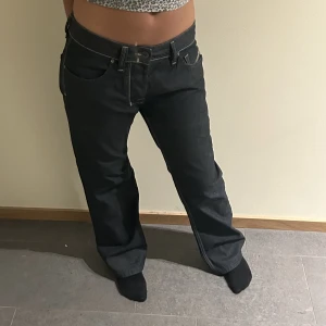 Lågmidjade diesel jeans - Lågmidjade straight diesel jeans, passar mig som är 170cm. Kom privat för frågor🫶