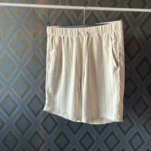 Linne shorts från Zara i mycket bra skick 