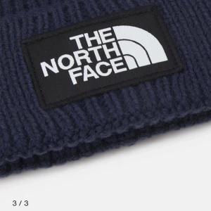 The north face mössa - En fin mössa som knappt är använd, den är i bra skick🤍