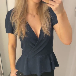 Volang blus - Supergullig volangtopp från Lindex!🤩Köpt för 249 i somras🙏🏼💗🥰kontakta vid frågor😇