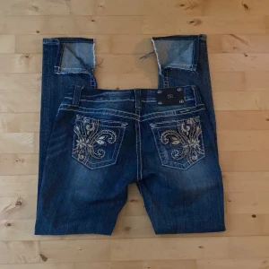 Miss Me jeans - Säljer dem då de tyvärr inte är rätt storlek. Pris går att diskuteras!