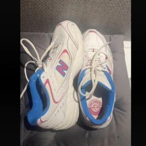 New Balance Sneakers - Soarsamt använda