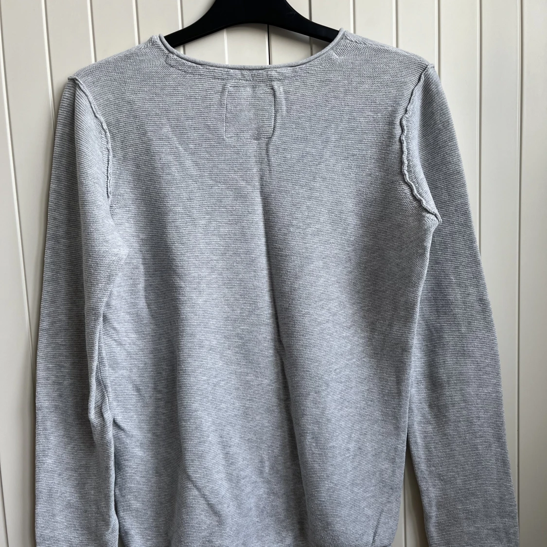 Grå stickadtröja - 90