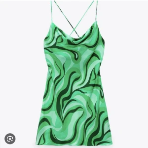 Klänning zara - Köptes på plick men aldrig använd av mig, bra skick