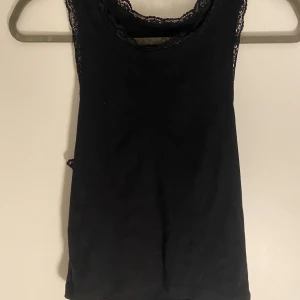 Linne med spets  - Gullig spets topp som inte används längre. Skriv för fler bilder/frågor💕