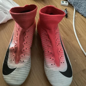 Inga sko snören  - Dem e gansk bra skick bra skor spelar inte fotboll längre 