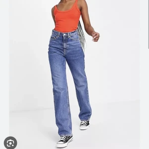 Blåa jeans - Blåa jeans från weekday i modellen Rowe💞