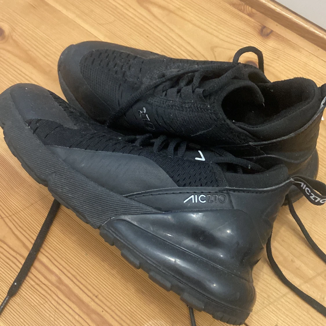 Nike 270s. St 37. - 90