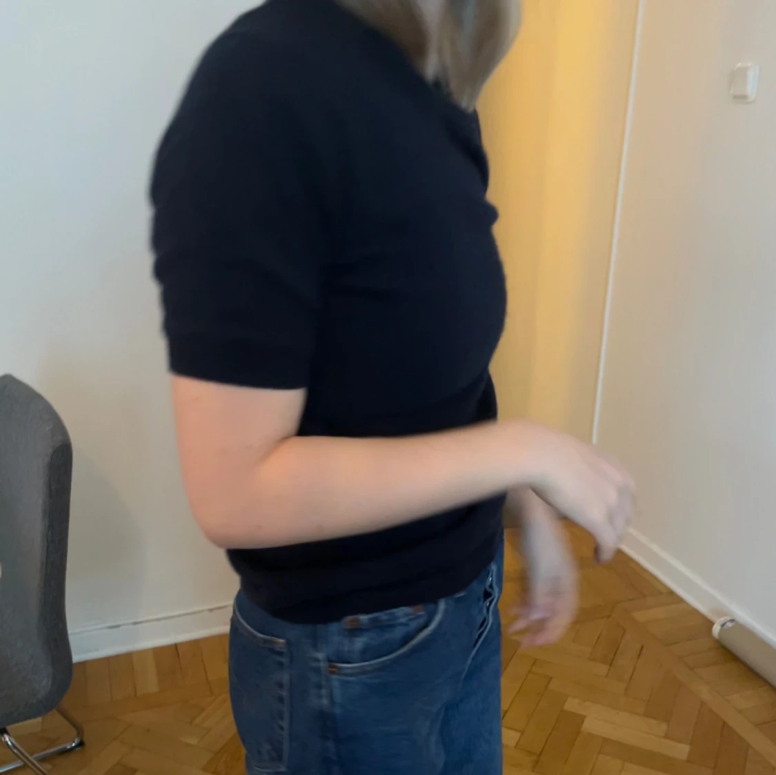 Mörkblå stickad t-shirt - 90