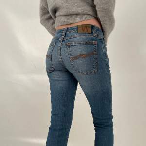 Supersnygga lågmidjade jeans från Nudie!🌟Ungefär storlek XS/S