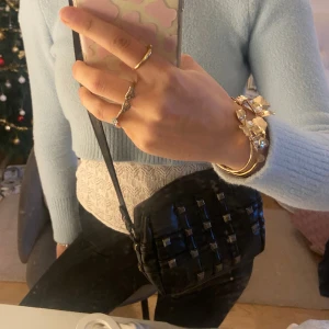 Zara väska nitar - Väska med Nitar från Zara. Har för mig att jag köpte för 300kr💞