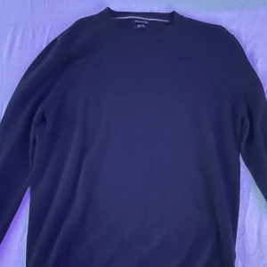 Massimo dutti pullover - Säljer denna massimo dutti pullovern för den är för liten för mig. Det står ingen storlek men det är en s den är i gott skick 9/10 hör av dig vid intresse 