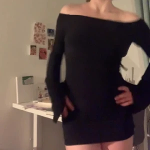 Vintage Klänning - Jättefin och helt ny vintage klänning från NAKD! Minidress. Skönt material och snygga detaljer som öppna armar!!