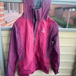 Haglöfs - Skaljacka i gott skick, skön, regn och vattentät. 