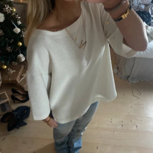 Tröja - SUPER snygg trekvartsärmad tröja