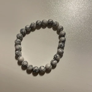 Armband - Nyt fint armband. Frakt tillkommer 