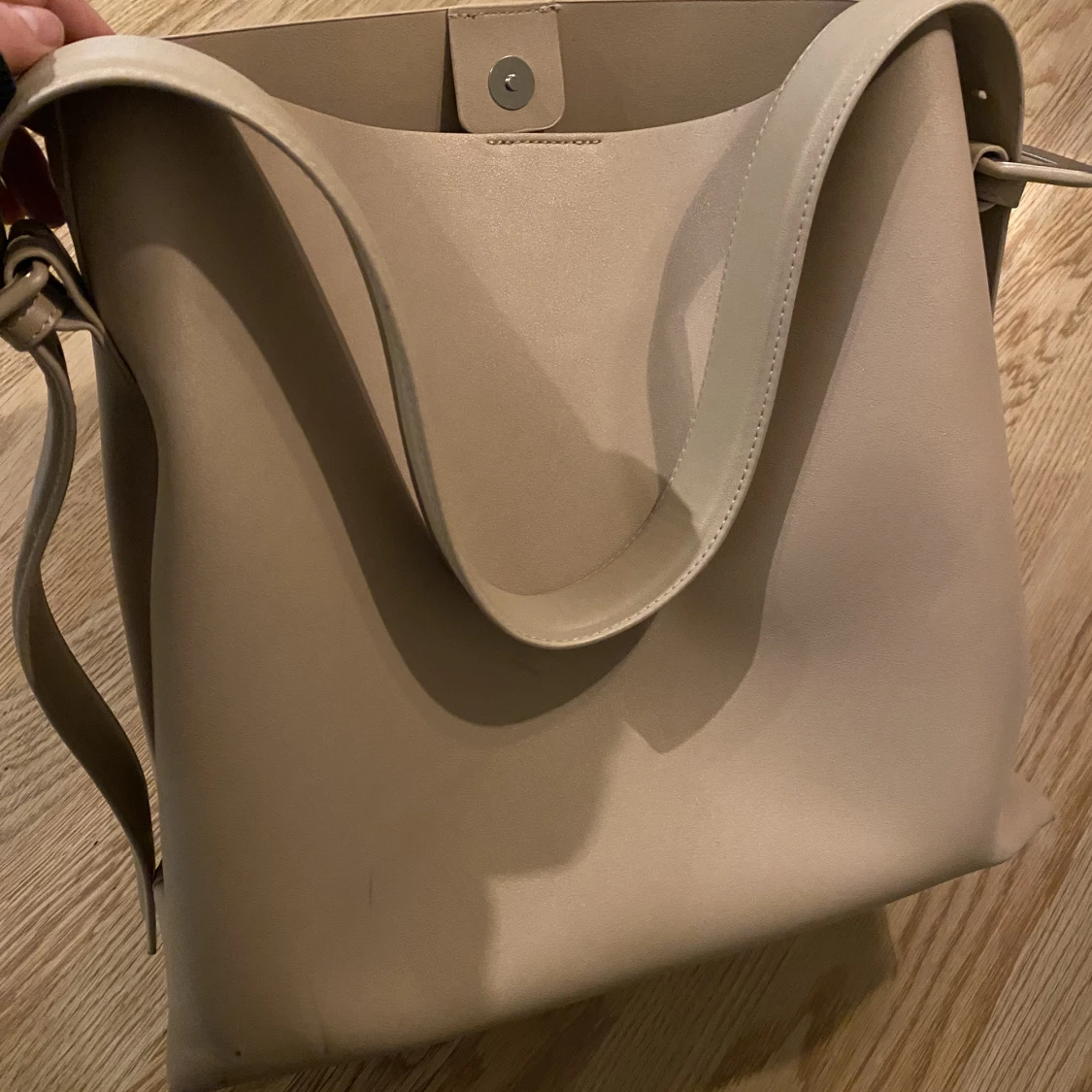 Beige väska från mango - 90