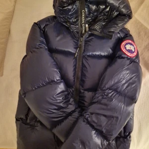 Canada Goose Crofton Puffer  - Canada Gosse jacka. Använd i bra skick, inga skador finns. Priset går o diskuteras