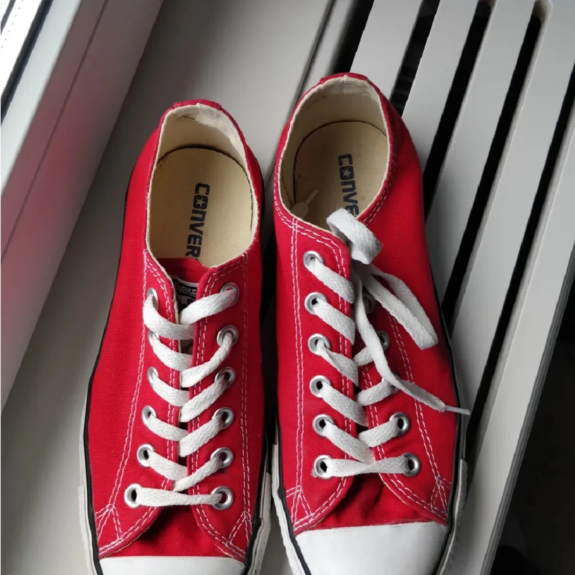 Röda låga converse  - 90