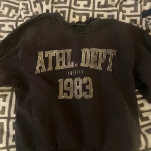 Tröja  - Tröja från Ginatricot i storlek xs! Hör av er vid intresse😊