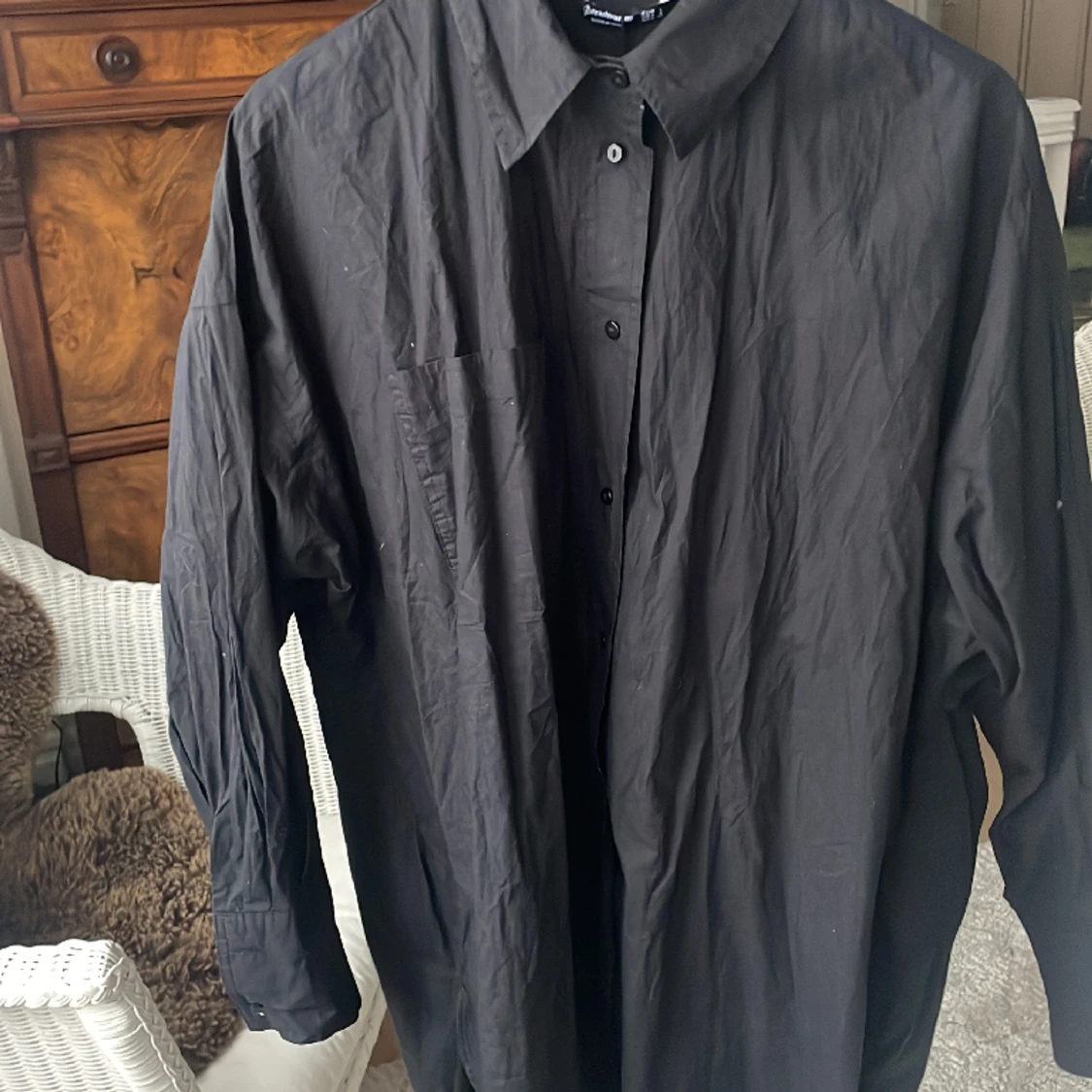 Svart skjorta med ficka - 91