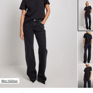 Jeans  - Säljer de här helt nya lågmidjade jeansen från nakd i storlek 34. Använda en gång men i bra skick. Priset kan diskuteras 💕