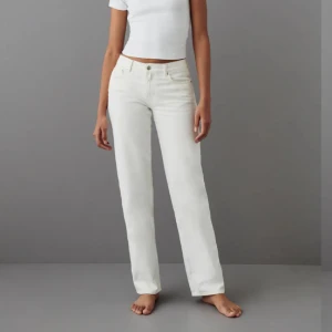 Low waist straight Jeans  - Helt nya & oanvända jeans från Gina tricot, låg midja & raka ben. Storlek 38 nypris 499