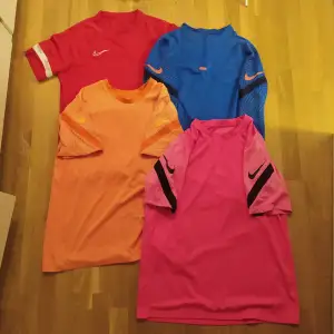 Nike dri fits perfect for gym Red - size L - 150kr Blue long sleeve size L - 200kr Orange size XL - 150kr Pink size XL - 150kr Message before purchase 500 for all