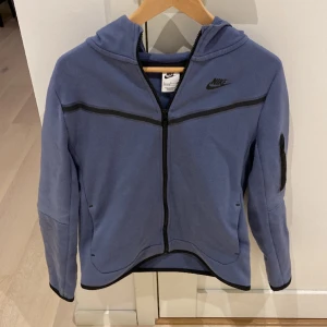 Nike tech fleece  - Knappt använd