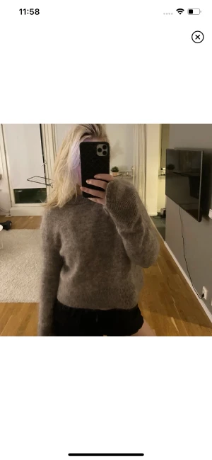 Mohair tröja  - Mohairtröja i ullblandning! Störlek m men sitter som en Xs/s☺️ använd några få gånger!