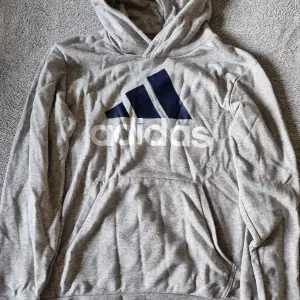 Adidas hoodie, aldrig använd. Säljes pga fel storlek. Mvh Melker