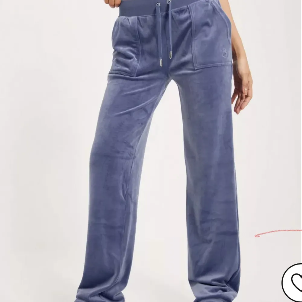 Juicy byxor i blå lila grå ich, jätte bra kvalitet typ aldrig använda. Inga defekter 💙💜DET ÄR INTE FRIFRAKT!!. Jeans & Byxor.