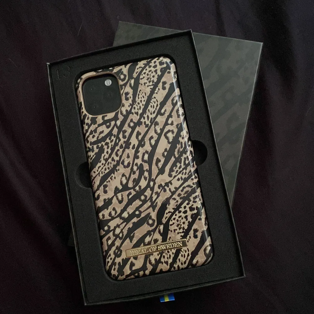 Säljer oanvända ideal of Sweden skal för iPhone 11 PRO max. Fick dom av min syster men kom aldrig till användning! Nypris 249kr❤️. Accessoarer.