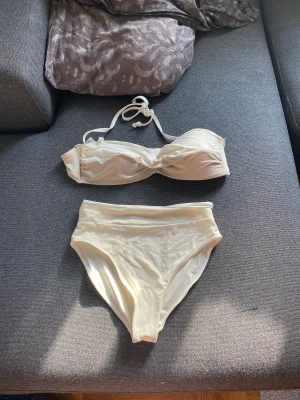 Jätte fin bikini - Jätte fin nyköpt bikini från stadium som inte används. Oanvänd inte ens testad. (Kan bara ta betalt via Swish!!! 