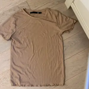 En fin t-shirt från lager 157 använt en gång liten i storlek 