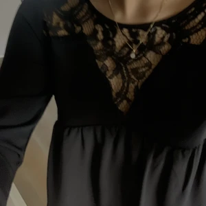 Spets blus  - En jätte söt spets blus, som tyvärr har blivit för liten för mig✨✨🙌🏼