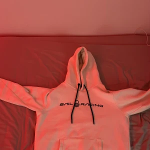 Sailracing hoddie  - Nästan ny sailracing hoddie typ 4 månader gammal ny pris 1200kr 