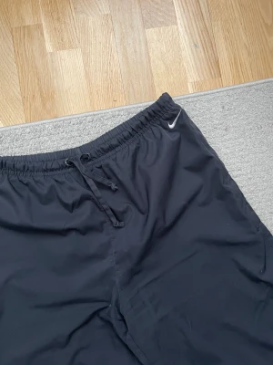 Nike pösiga träningsbyxor - Nike byxor 