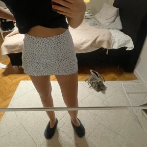 Sommrig kjol - Aldrig använd, för liten för mig 