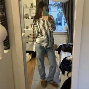 Långärmad randig tröja  - Randig långärmad tröja från Ginatricot i storlek XS💛Fint skick!!