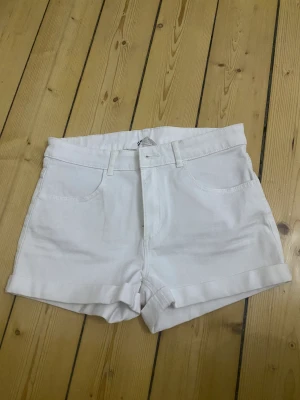 Shorts vita kort!  - Från hm, vita korta shorts. Helt nya. Aldrig använd. För liten nu. 