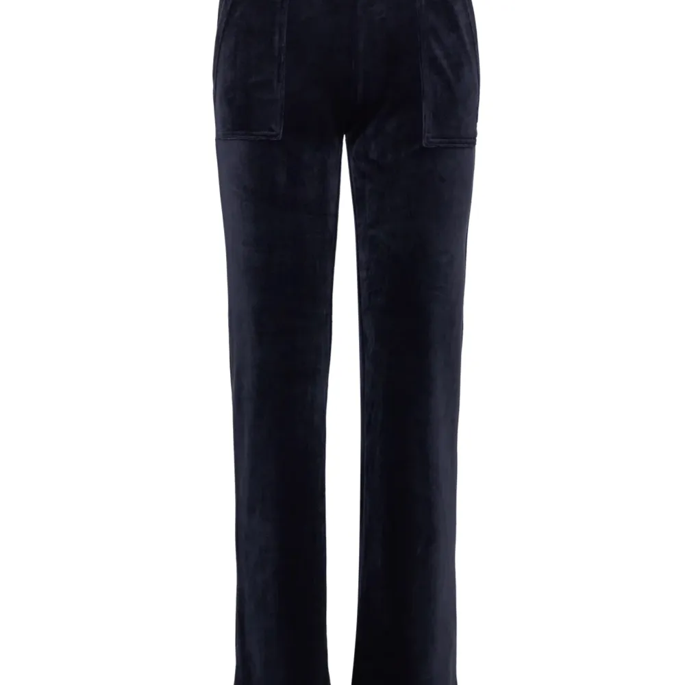 Jättefina juicy byxor i mörkblå färg, väldigt bra skick, skriv privat för fler bilder🥰🥰. Jeans & Byxor.