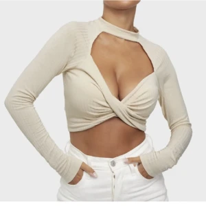 Top från Nelly - Helt oanvända top från Nelly