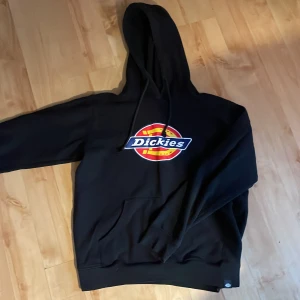 hoodie - Dickies hoodie i jätte bra skick! 🥰