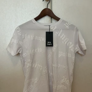 Palm Angels T-Shirt - T-shirt. Storlek S. Aldrig använd
