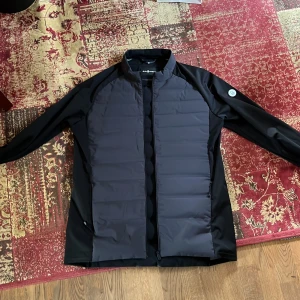 Sail racing- lightweight jacket - Lättviktsjacka Sail Racing  Storlek: L Oanvänd Nypris: 3000 