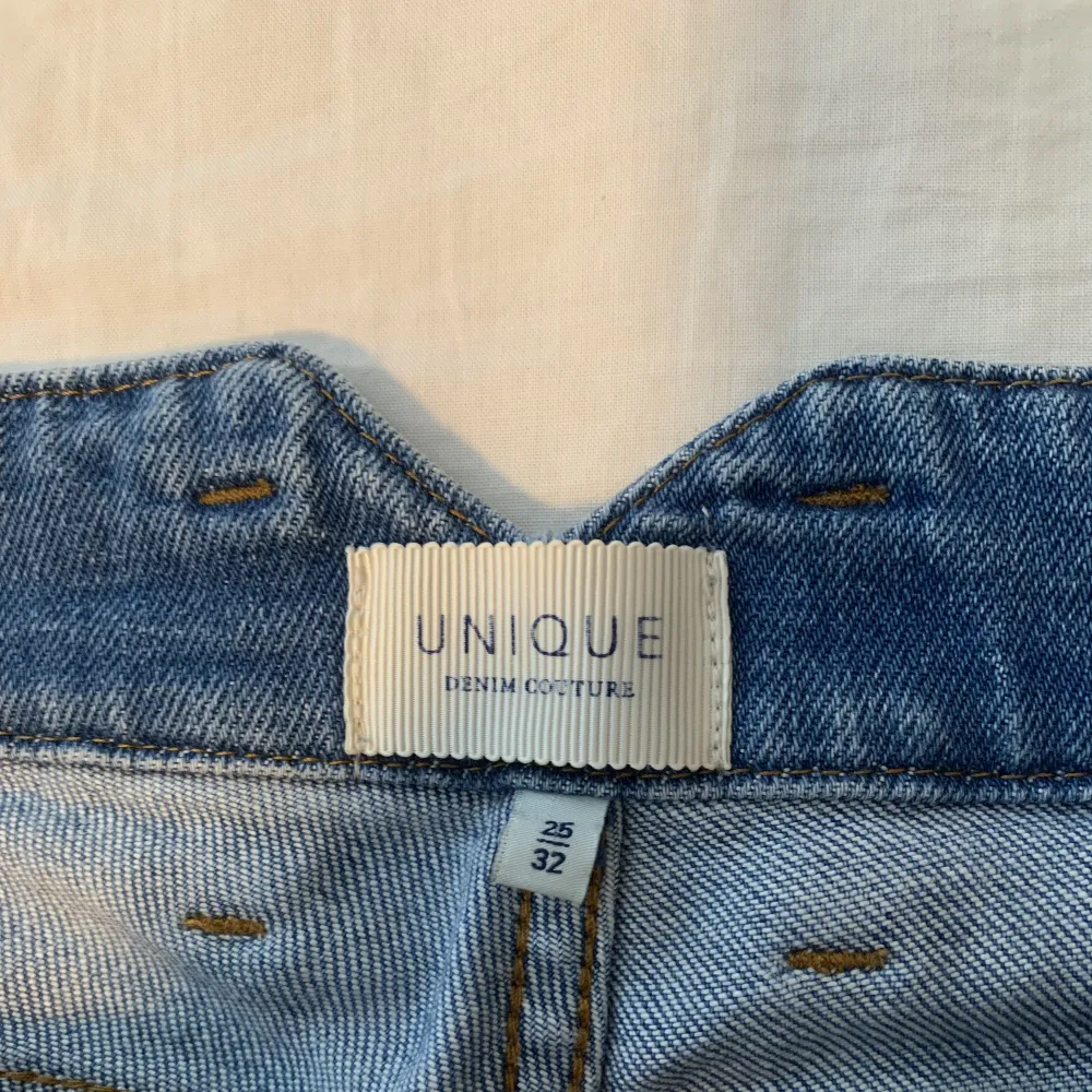 !!NY ANNONS FINNS UPPE MED FRIFRAKT!! Intressekoll på dessa super fina lågmidjade bootcut jeans från Only  Säljer pga dessa är för långa för mig❤️ Priset kan diskuteras . Jeans & Byxor.